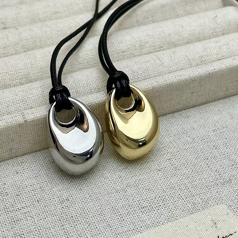 Mens Fashion Trend 2026 - Collier coréen en corde noire avec