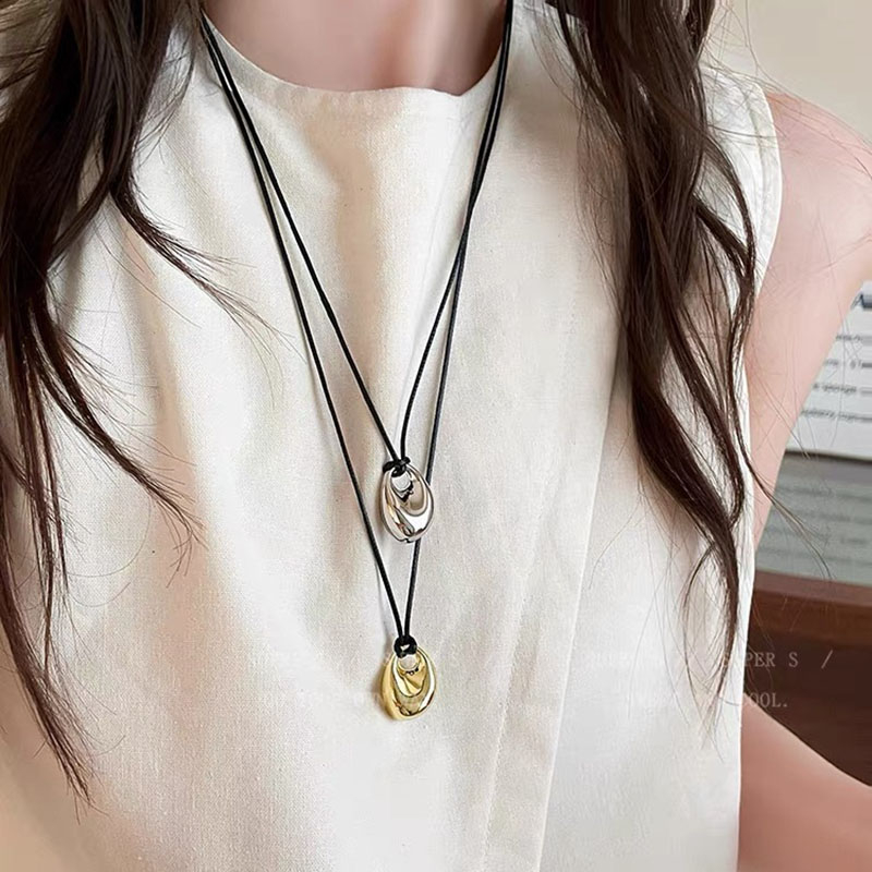 Collier coréen en corde noire  - Mens Fashion Trend 2026 avis et prix