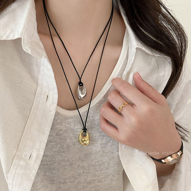 Collier coréen en corde noire  - Mens Fashion Trend 2026 avis et prix